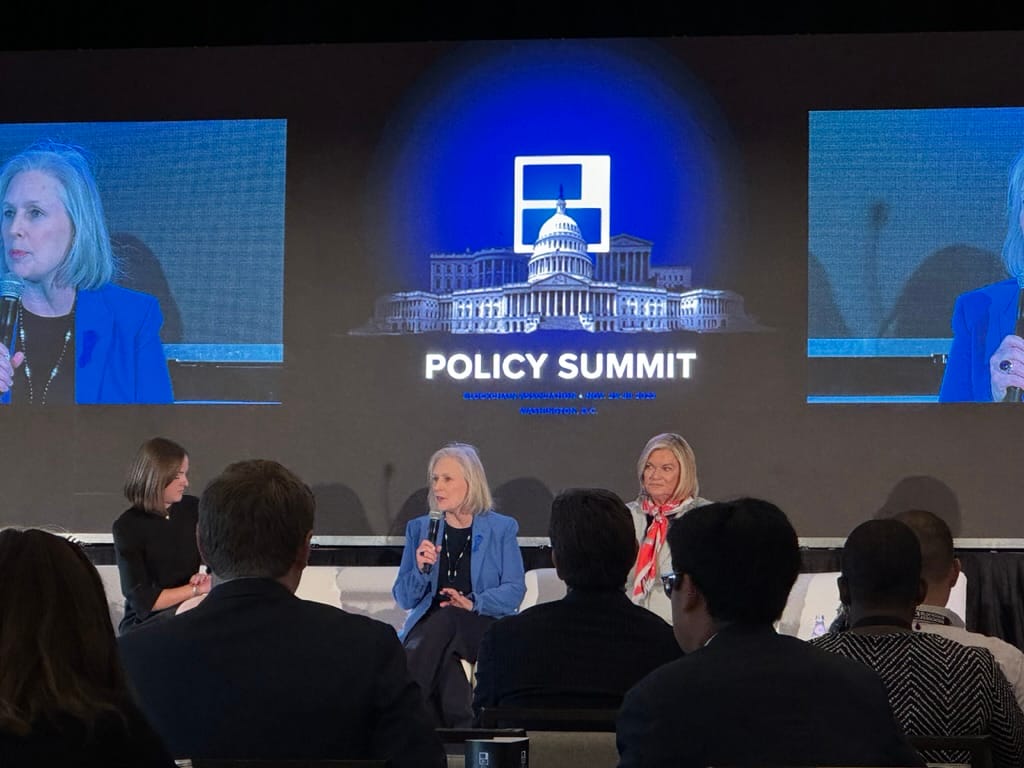 Senators Lummis and Gillibrand.